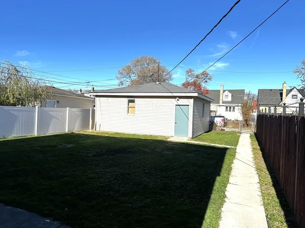 $2,900 | 7304 West 57th Street, Summit, IL 60501