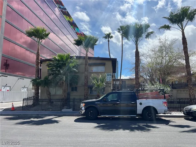 $1,195 | 309 West Cincinnati Avenue, Unit 18, Las Vegas, NV 89102