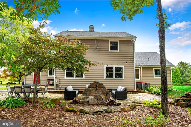 a view of backyard with a garden and trees