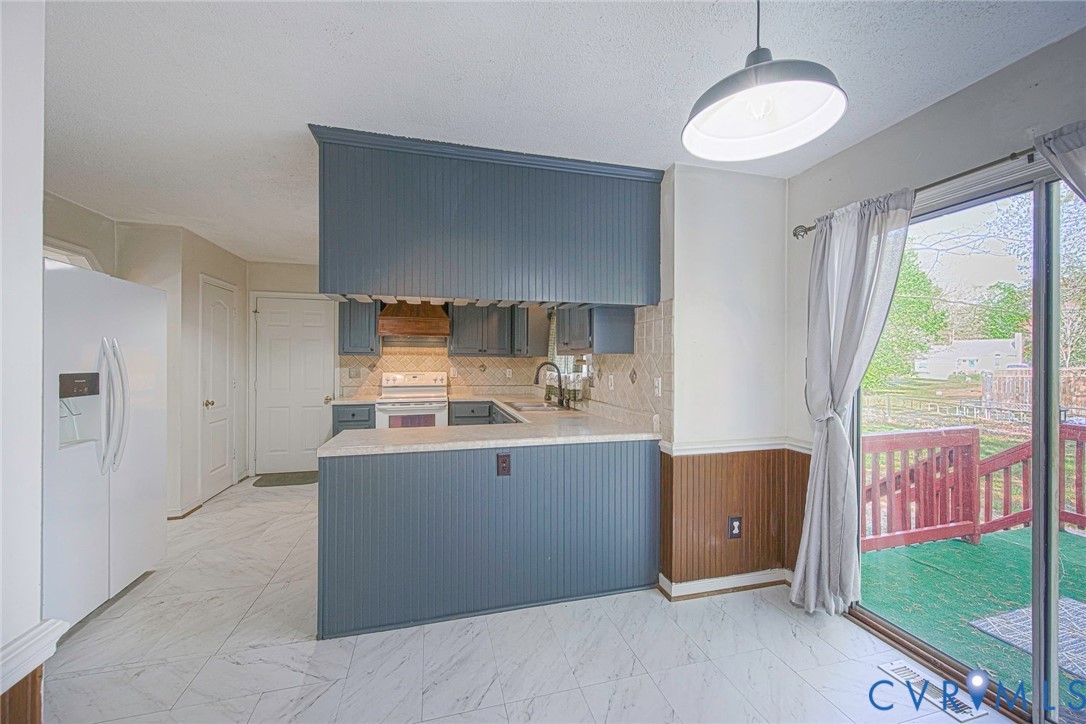 7372 Trailing Rock Road Prince George, VA 23875 - Photo 12 of 30 Dining area and kitchen