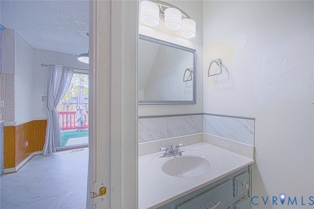 7372 Trailing Rock Road Prince George, VA 23875 - Photo 15 of 30 1st floor half bath