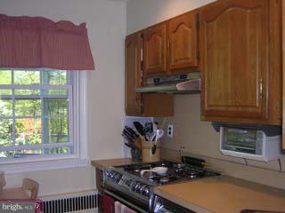 35 Medbury Lane Wallingford, PA 19086 - Photo 3 of 6