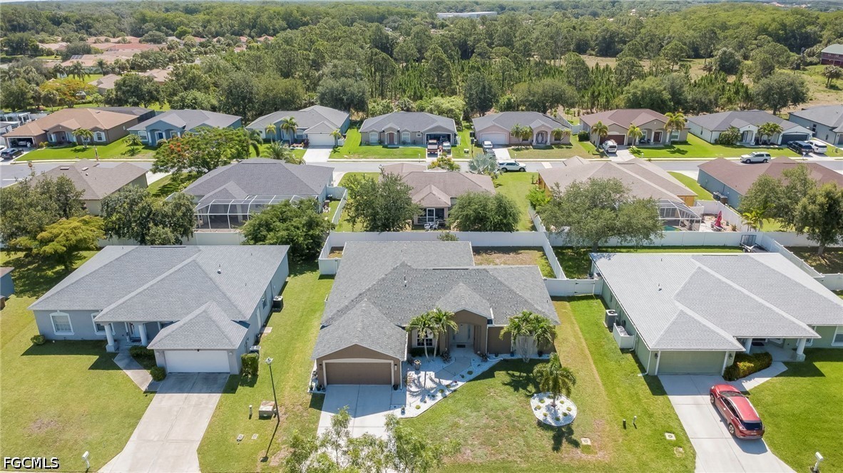 2743 Nature Pointe Loop Fort Myers, FL 33905 - Photo 3 of 32