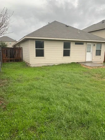 $2,100 | 12205 Ferrystone Glen Drive, Del Valle, TX 78617