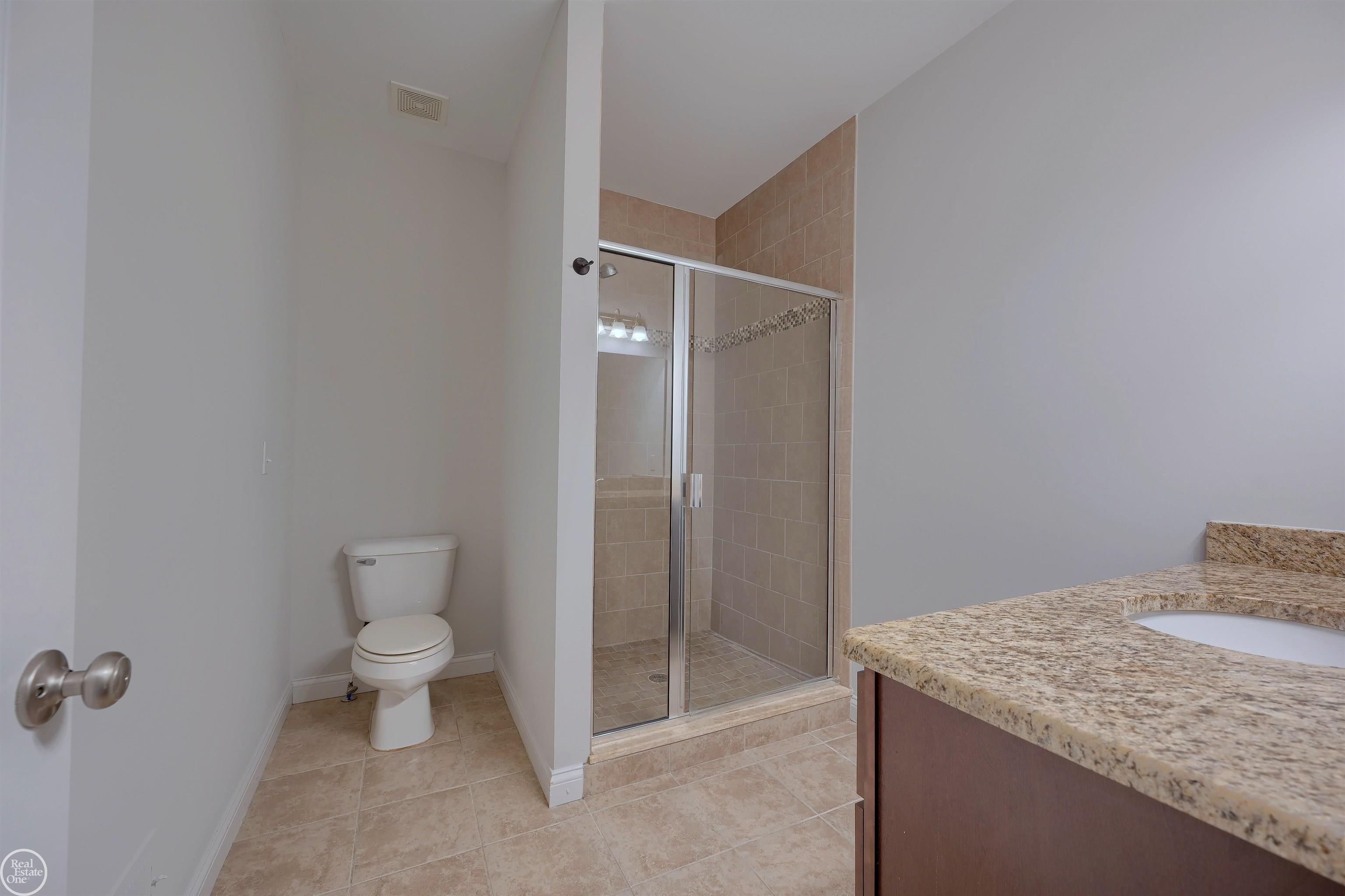 8199 22 Mile Road, Unit RIGHT SIDE ) Utica, MI 48317 - Photo 13 of 59