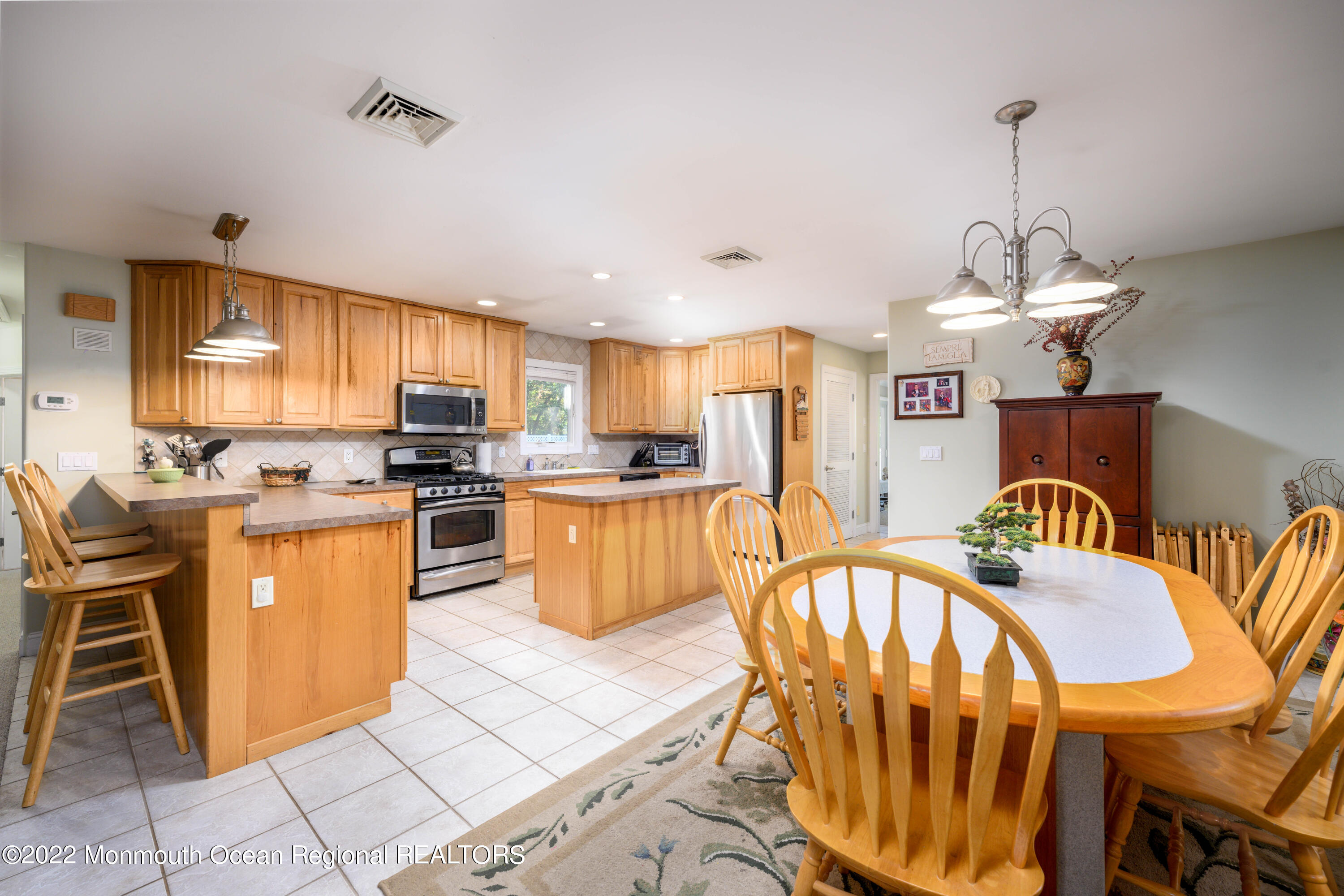 424 Georgia Tavern Road Howell, NJ 07731 - Photo 14 of 48 Kitchen/Dining