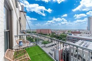 915 Franklin Street, Unit 9K Houston, TX 77002 - Photo 18 of 20 a view of city from balcony