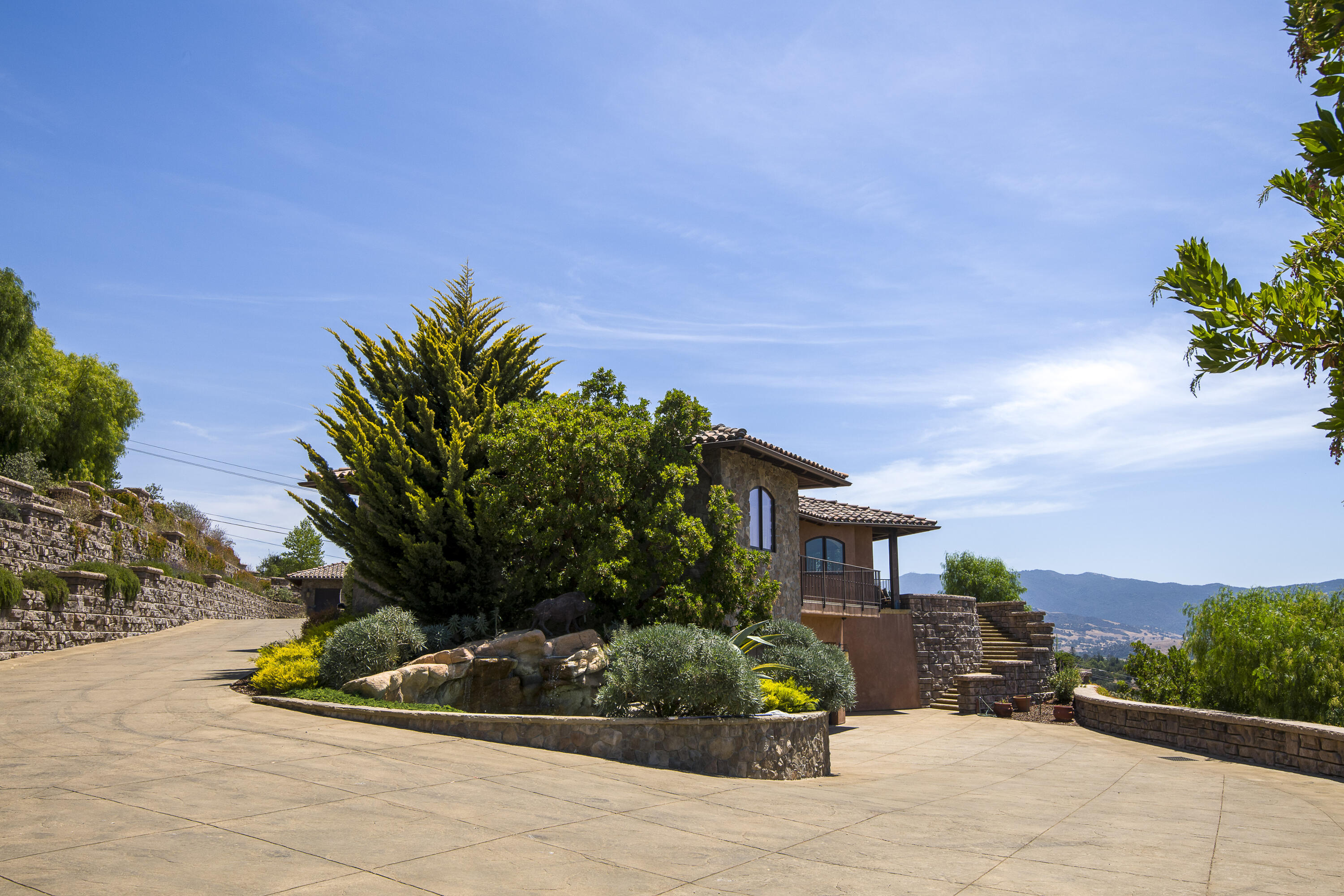 1418 Ribe Road Solvang, CA 93463 - Photo 38 of 46 Driveway