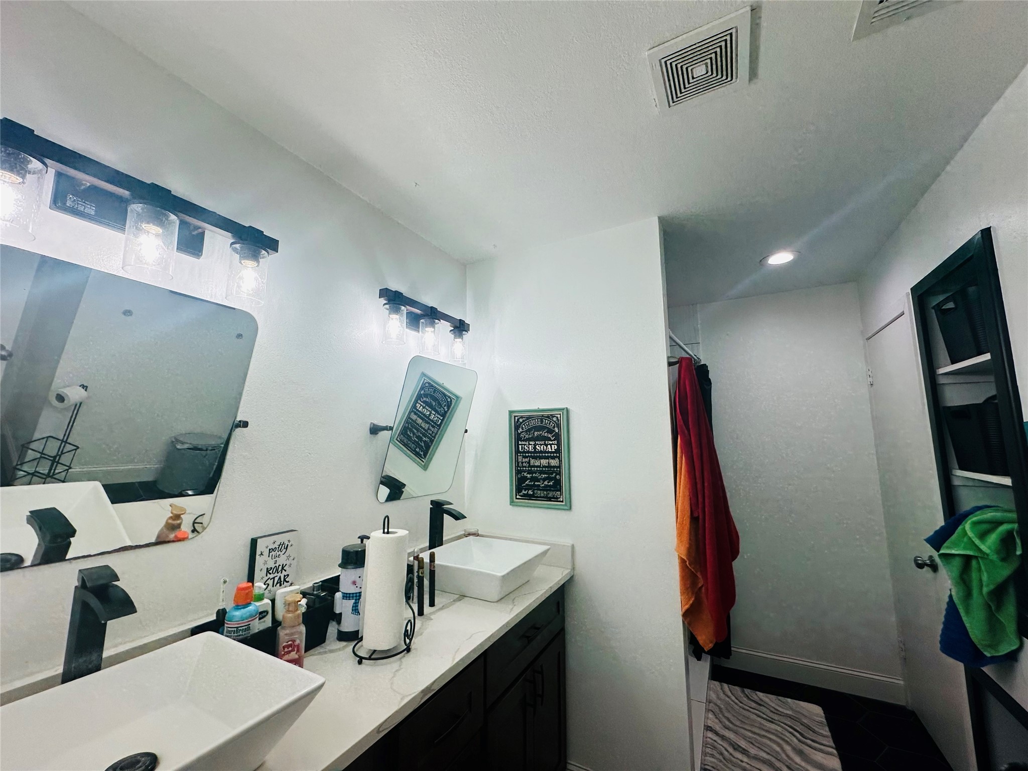 2703 Aspen Road Rosenberg, TX 77471 - Photo 14 of 24 On-suite bathroom