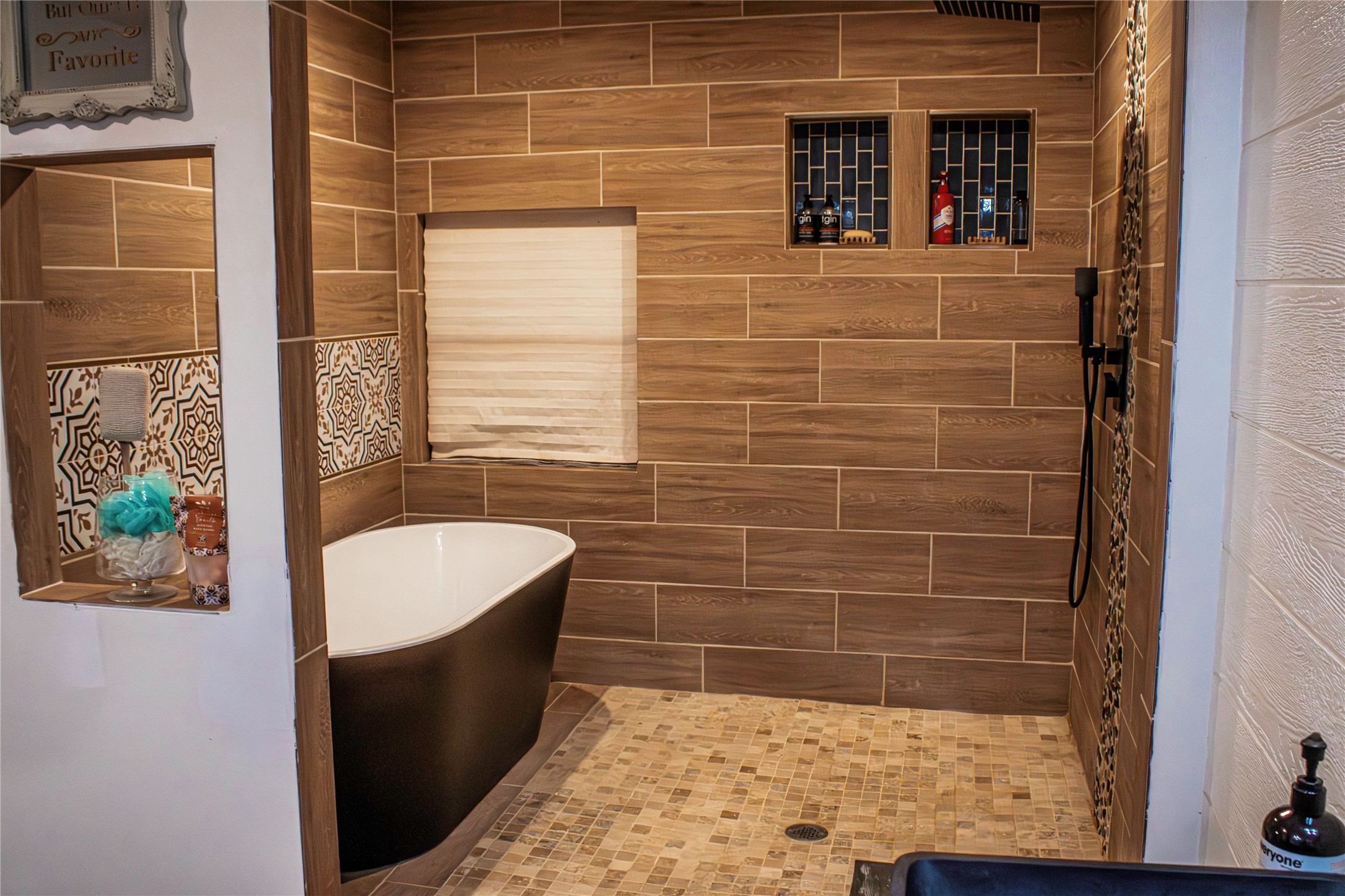 2703 Aspen Road Rosenberg, TX 77471 - Photo 18 of 24 a bathroom with a bathtub and shower