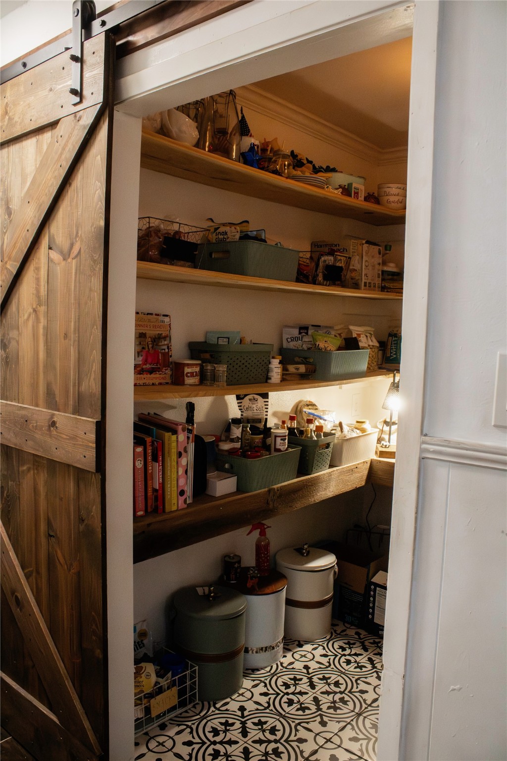 2703 Aspen Road Rosenberg, TX 77471 - Photo 10 of 24 a room with wooden shelves