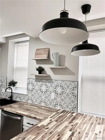 $1,195 | 3318 Illinois Avenue, Unit 1F, St. Louis, MO 63118