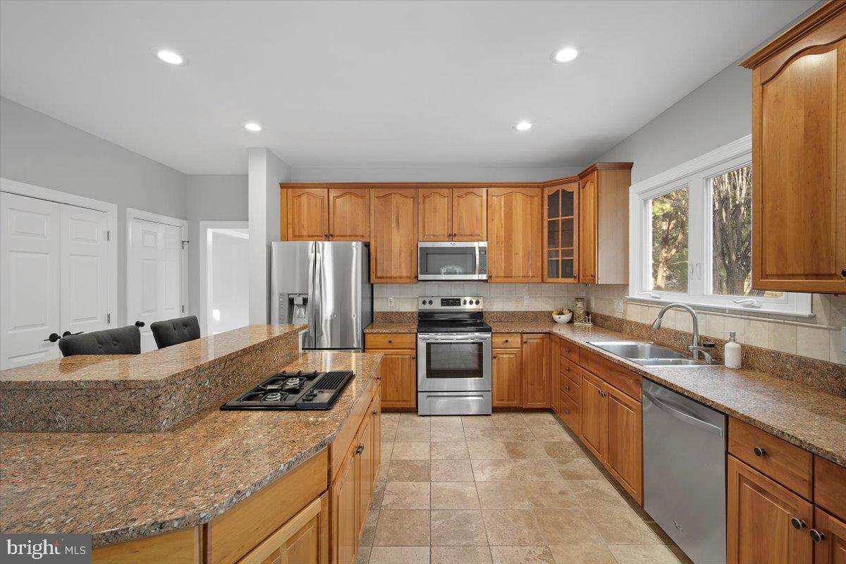 18513 Denhigh Circle Olney, MD 20832 - Photo 11 of 50