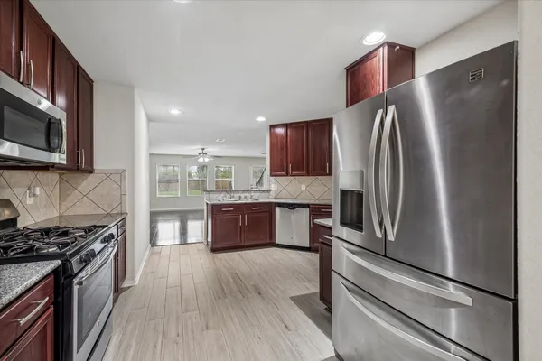 $295,000 | 15642 South Fall Fern Circle, Houston, TX 77044