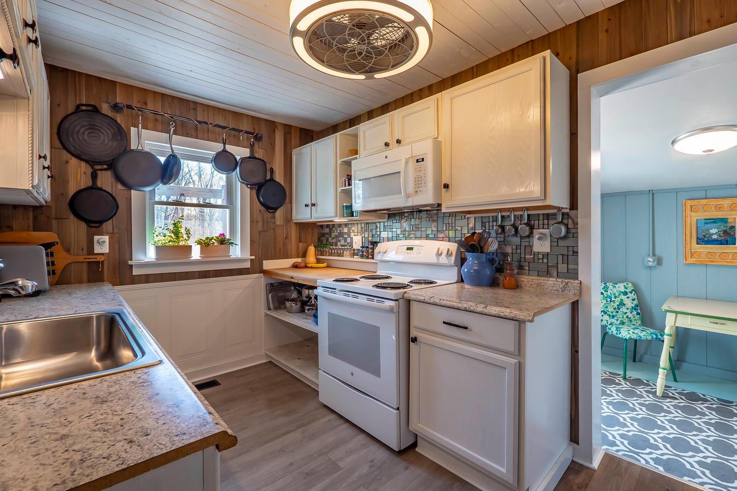 115 Caperton Road Hohenwald, TN 38462 - Photo 11 of 29 Incredible kitchen complete with Geode Glass Back Spalsh