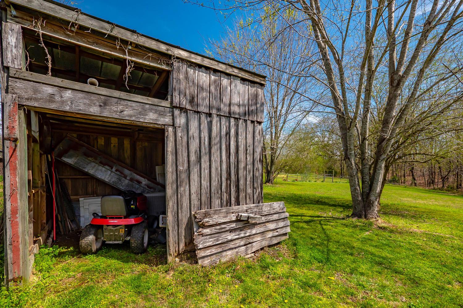 115 Caperton Road Hohenwald, TN 38462 - Photo 26 of 29 Barn
