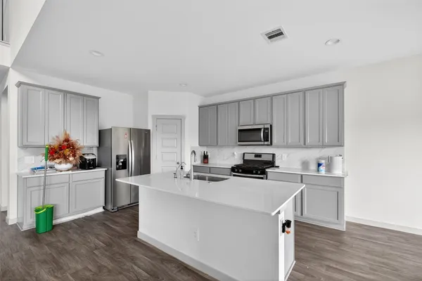 $449,000 | 6823 Amber Clf Lane, Richmond, TX 77469