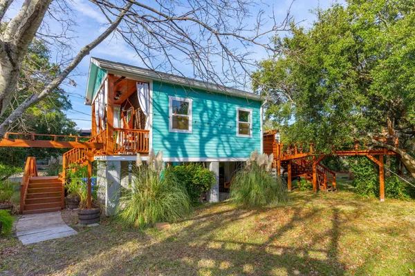 $1,047,000 | 213 East Cooper Avenue, Folly Beach, SC 29439
