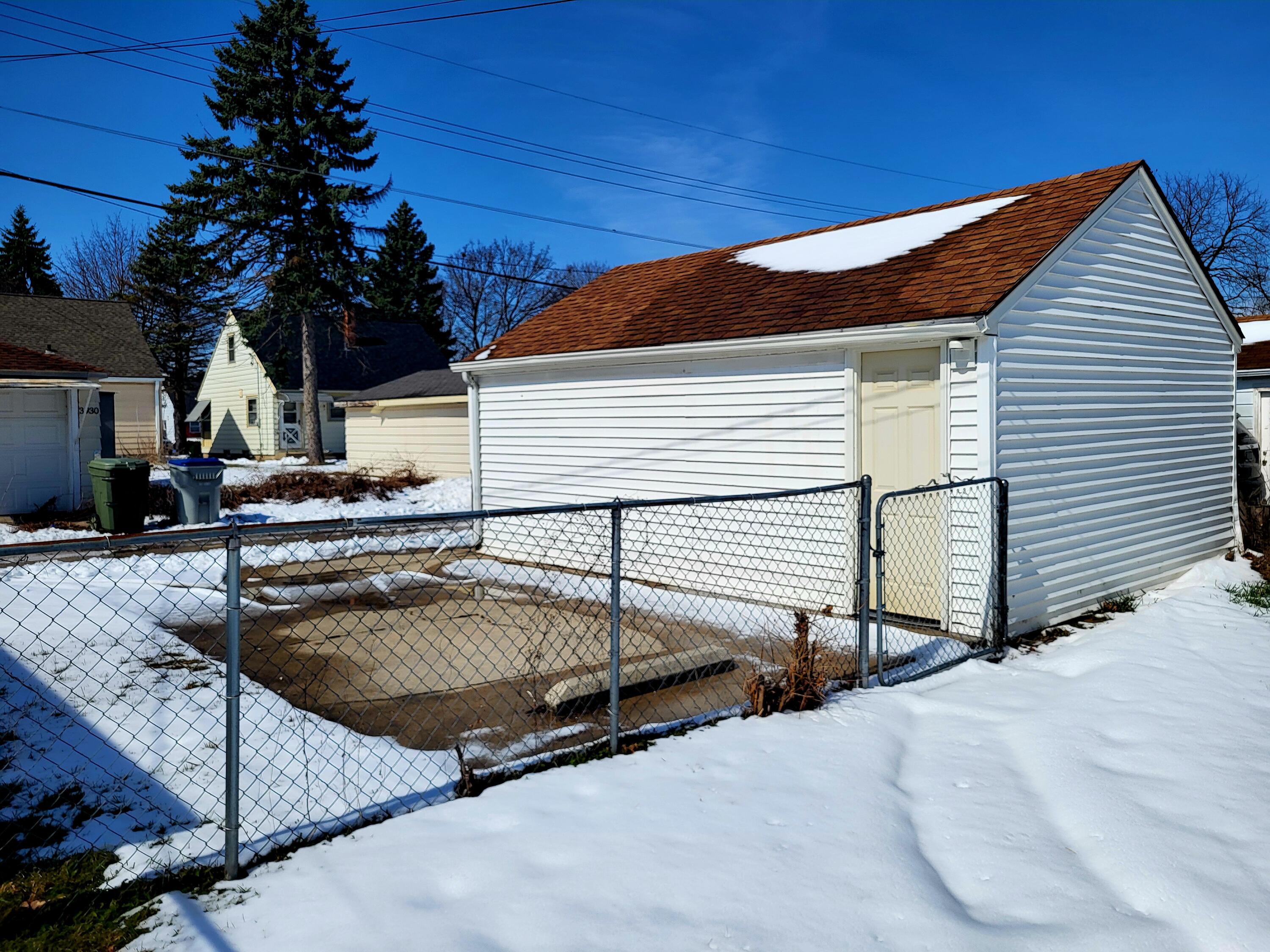 3931 North 70th Street Milwaukee, WI 53216 - Photo 16 of 18 Extra Parking