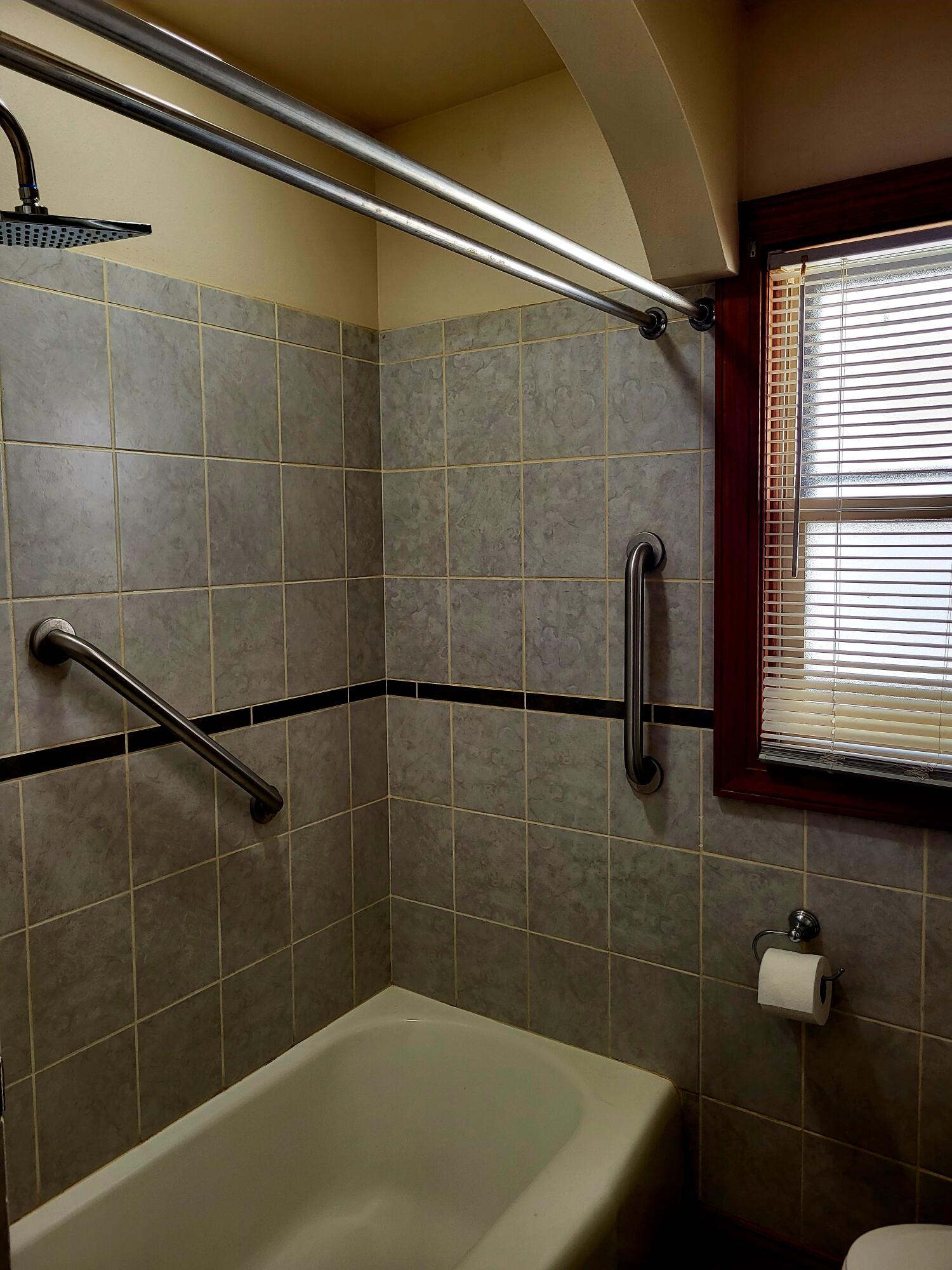 3931 North 70th Street Milwaukee, WI 53216 - Photo 7 of 18 Shower Over Tub