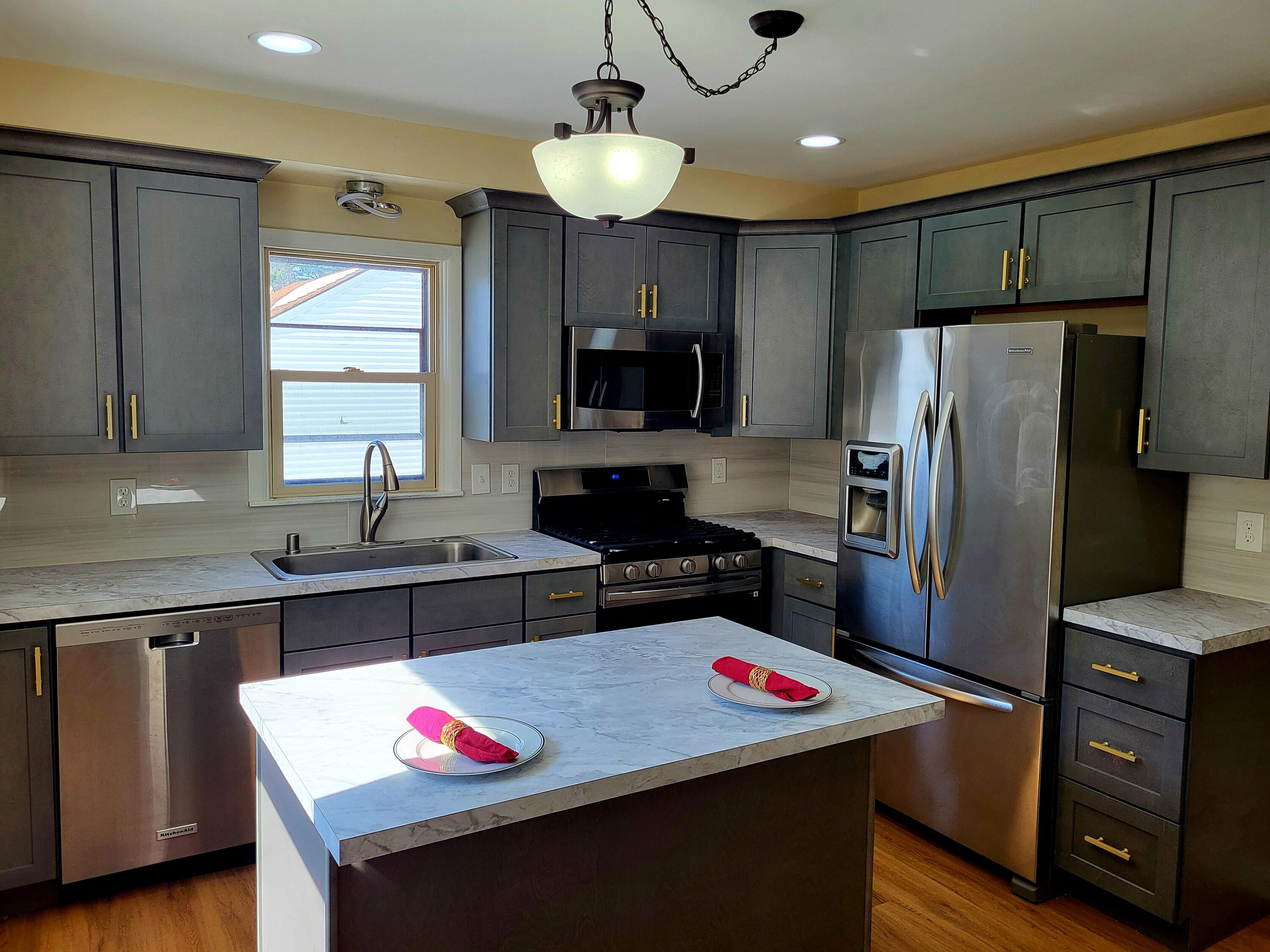 3931 North 70th Street Milwaukee, WI 53216 - Photo 10 of 18 Custom Cabinets w Soft Close