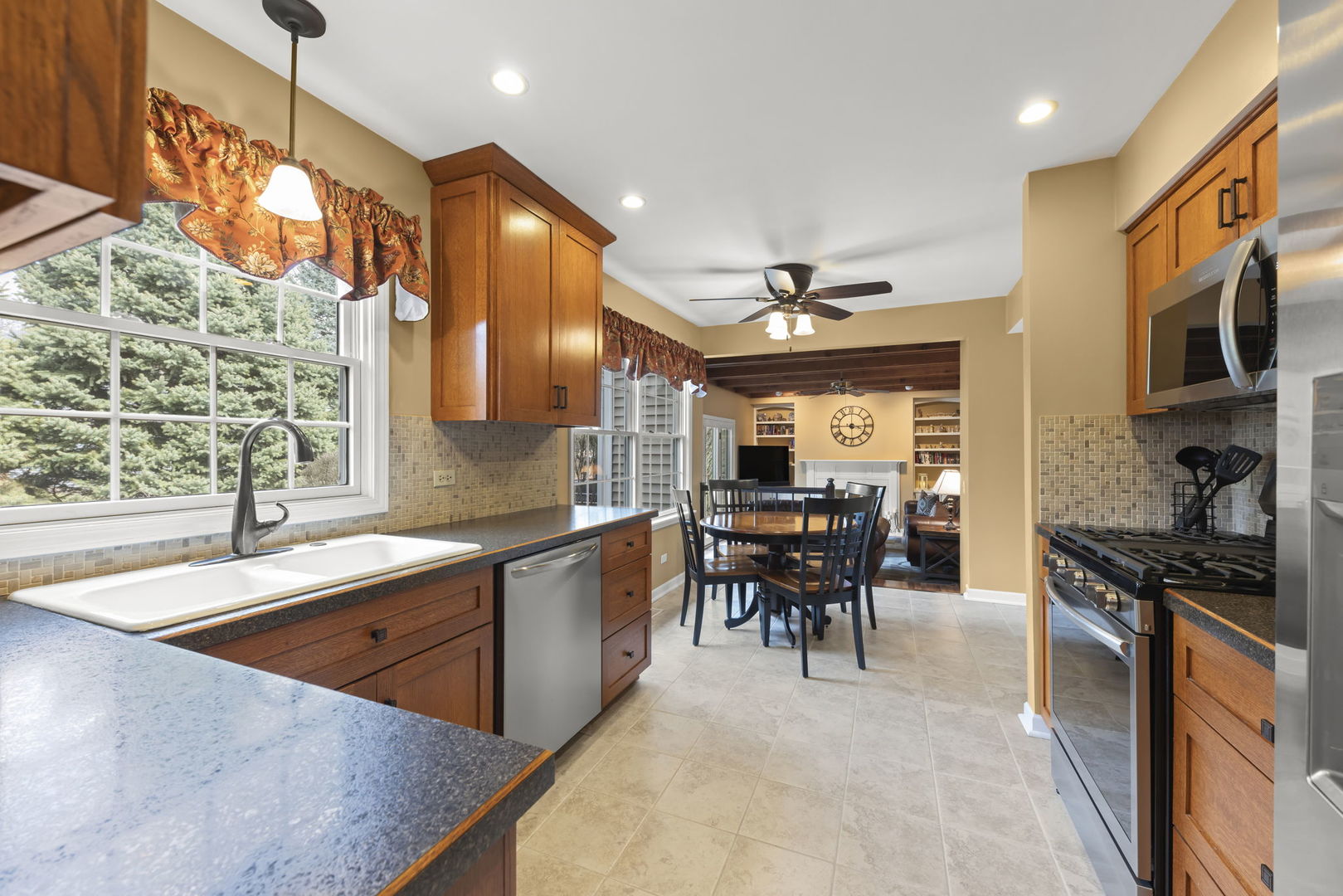 1221 Brighton Road Naperville, IL 60563 - Photo 7 of 46