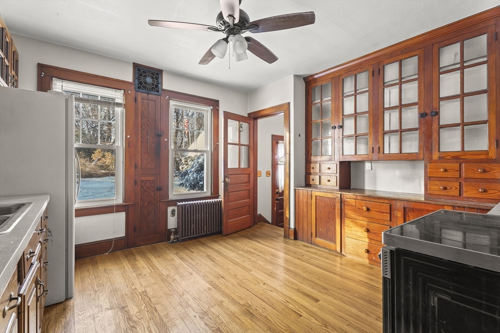 861 Grattan Street Chicopee, MA 01020 - Photo 11 of 41