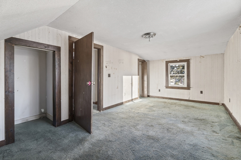 861 Grattan Street Chicopee, MA 01020 - Photo 23 of 41