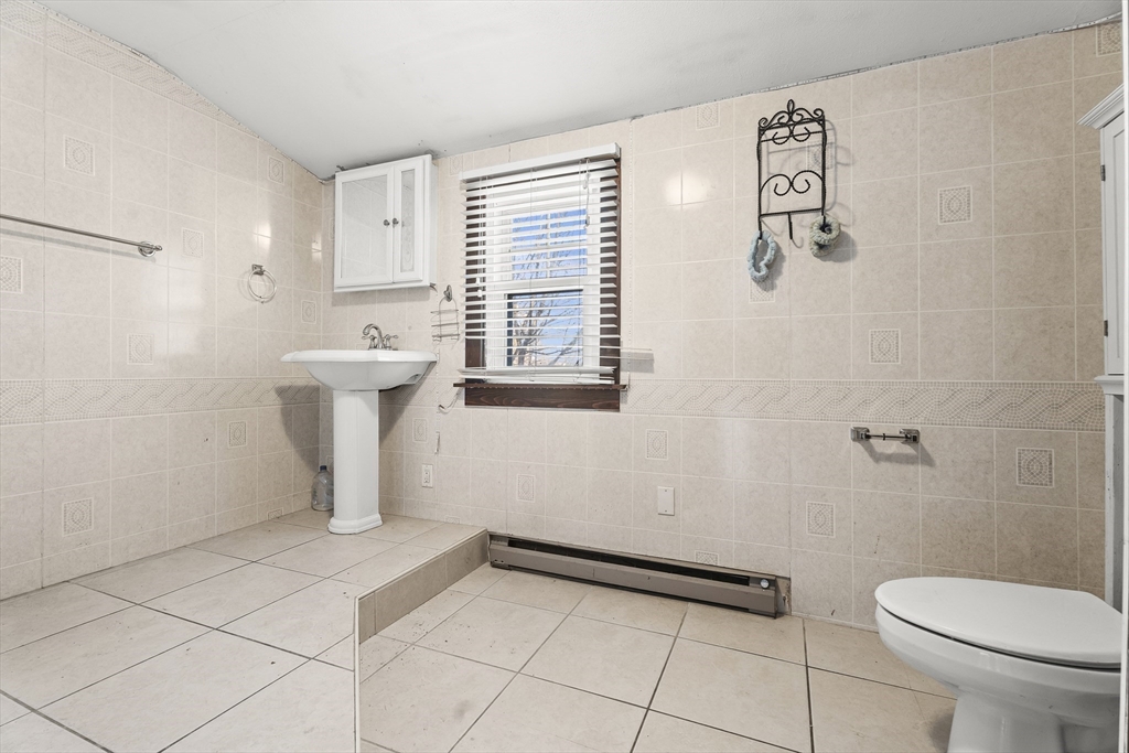 861 Grattan Street Chicopee, MA 01020 - Photo 24 of 41