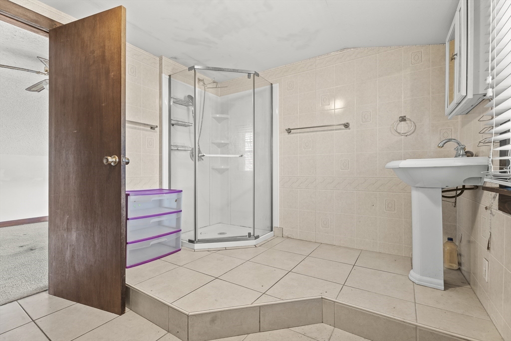 861 Grattan Street Chicopee, MA 01020 - Photo 26 of 41