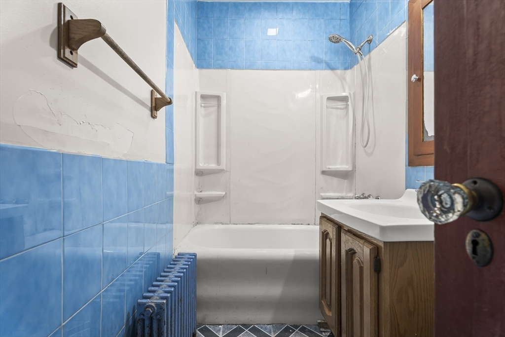 861 Grattan Street Chicopee, MA 01020 - Photo 27 of 41