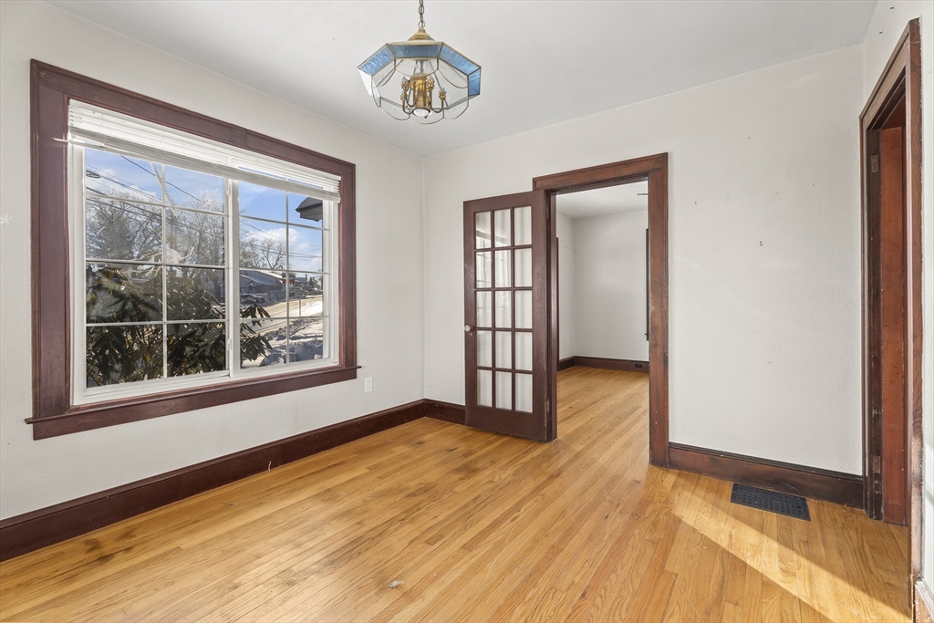 861 Grattan Street Chicopee, MA 01020 - Photo 8 of 41