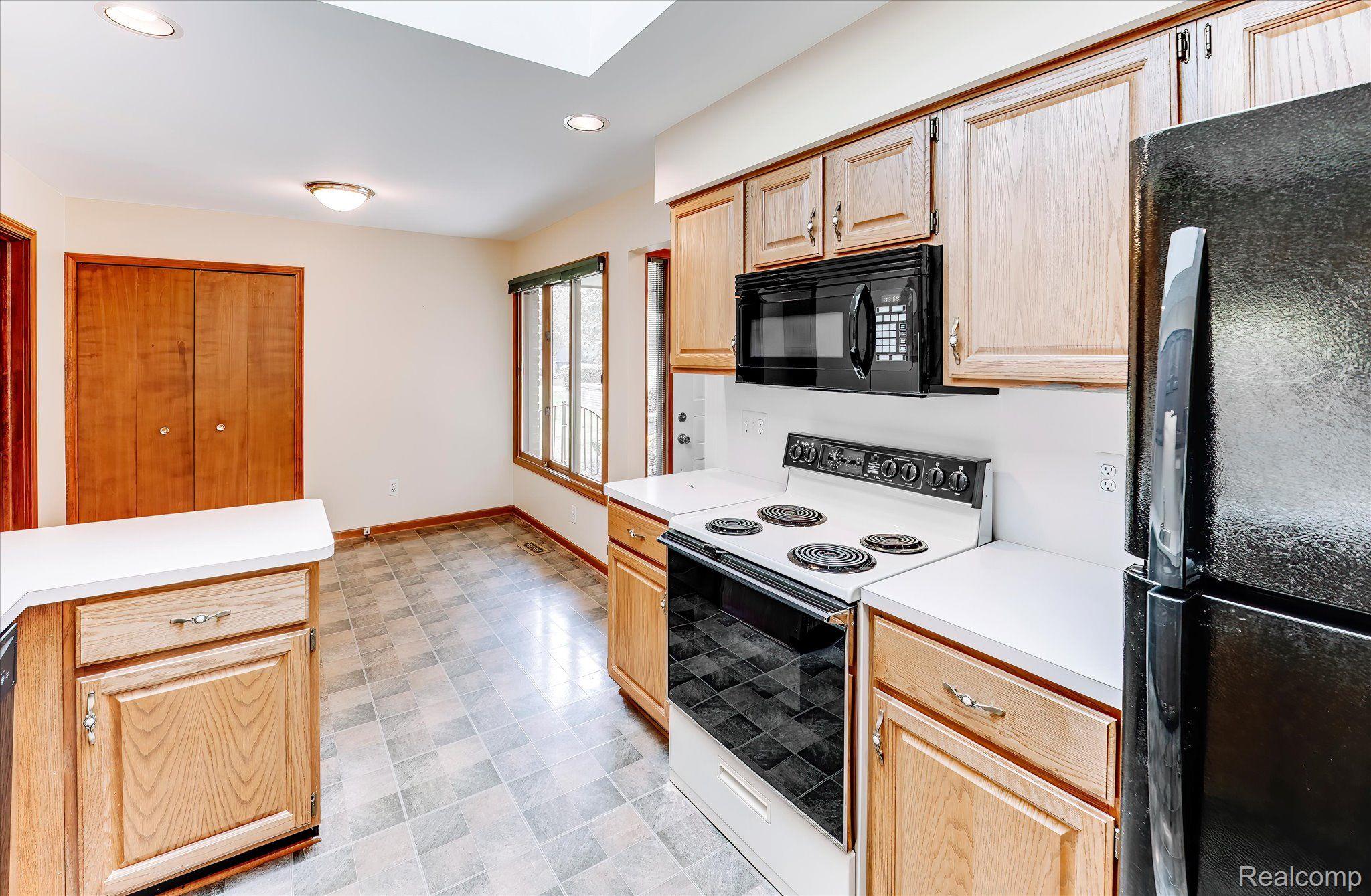 2125 London Bridge Drive Rochester, MI 48307 - Photo 10 of 47 Gallery Image 10