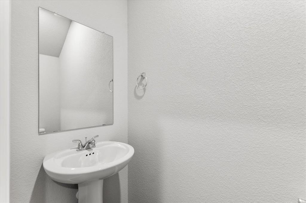 2707 Totley Road Pflugerville, TX 78660 - Photo 16 of 39 Bathroom with a textured wall