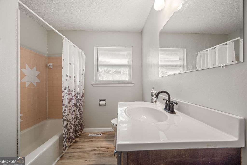 31 Jackson Way Fort Oglethorpe, GA 30742 - Photo 20 of 51 a bathroom with a sink and a shower