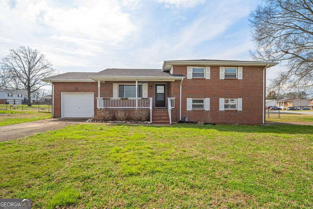 31 Jackson Way Fort Oglethorpe, GA 30742 - Photo 50 of 51 a view of a house with a yard