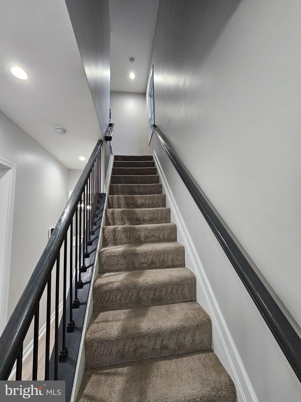 909 45th Place Northeast Washington, DC 20019 - Photo 5 of 36 a view of entryway