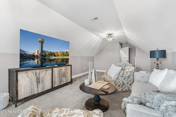 $1,675,000 | 901 Lynnwood Drive, Greenback, TN 37742