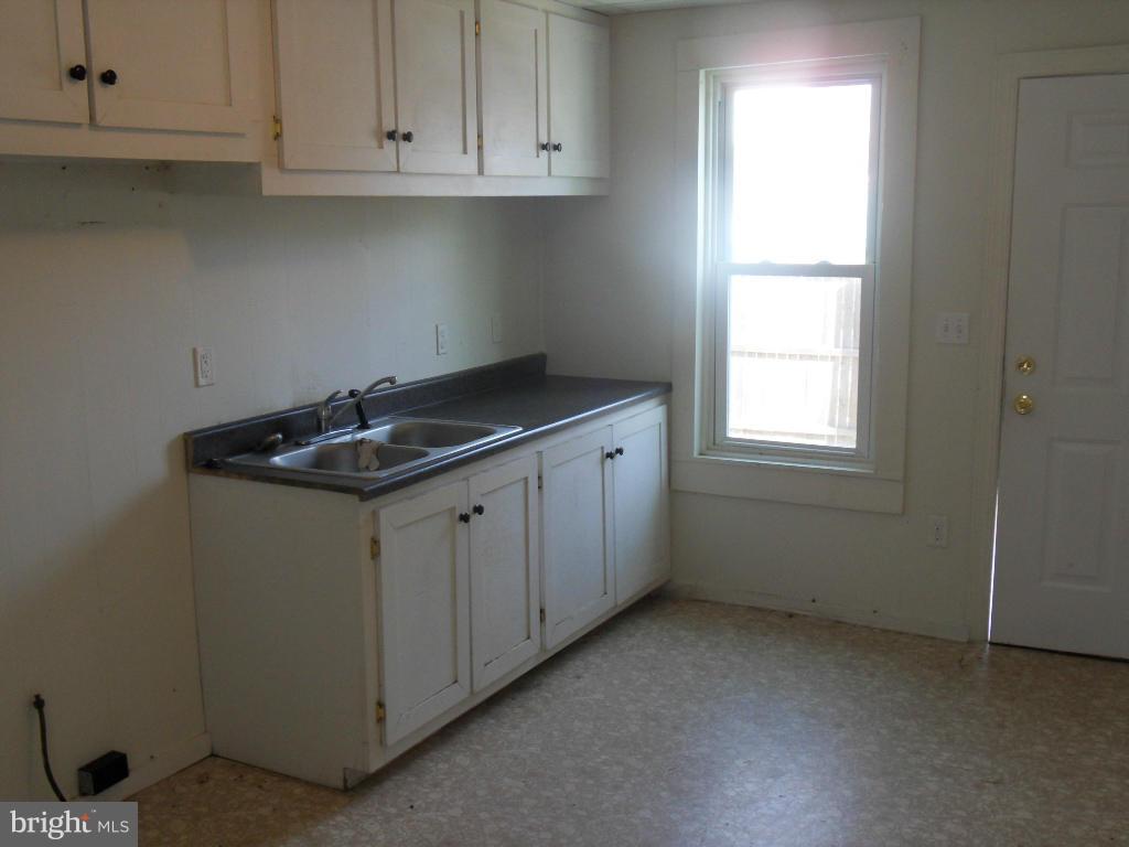 109 1st Street Ridgely, MD 21660 - Photo 2 of 10 Kitchen