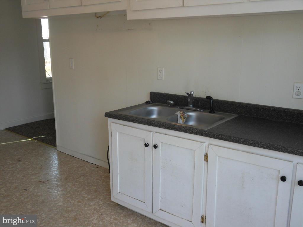 109 1st Street Ridgely, MD 21660 - Photo 3 of 10 Kitchen