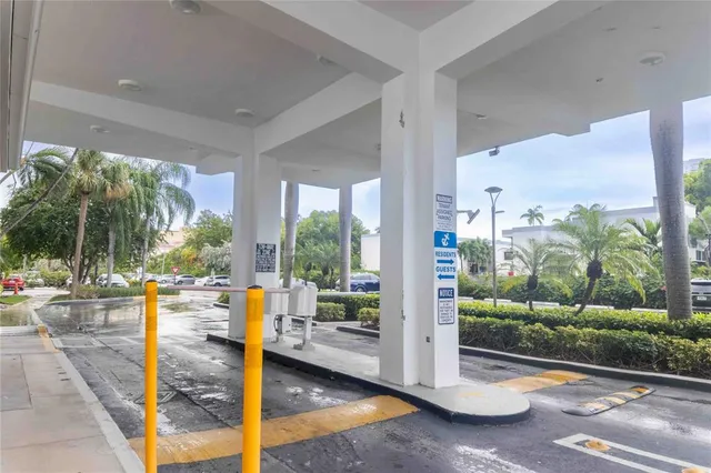 $399,900 | 2851 Northeast 183rd Street, Unit 141115E, Aventura, FL 33160