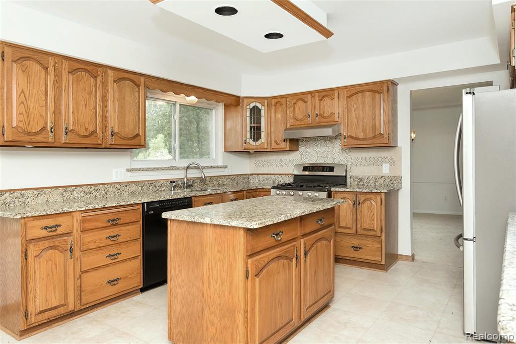 2833 Chancery Court Rochester Hills, MI 48306 - Photo 2 of 38