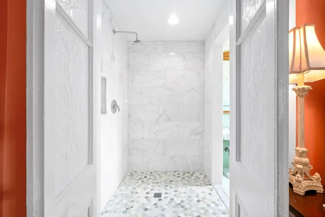 a bed room with two beds and a window