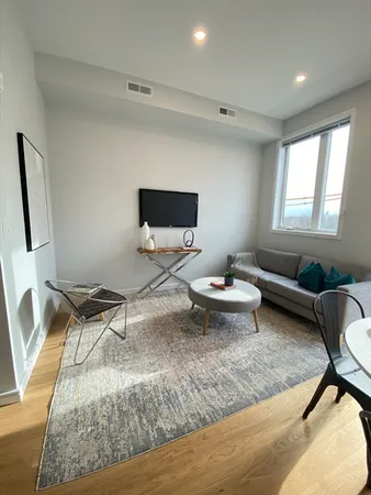 $3,100 | 385 Pleasant Street, Unit 15, Watertown, MA 02472