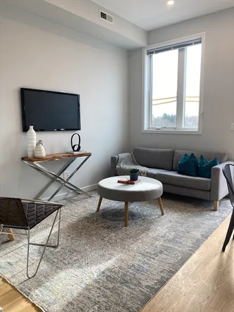 $3,100 | 385 Pleasant Street, Unit 15, Watertown, MA 02472