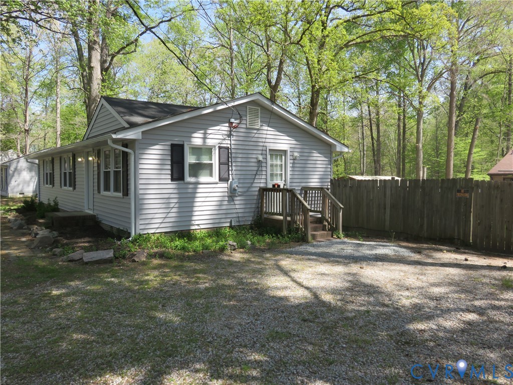 6719 Lakemont Road Quinton, VA 23141 - Photo 8 of 58