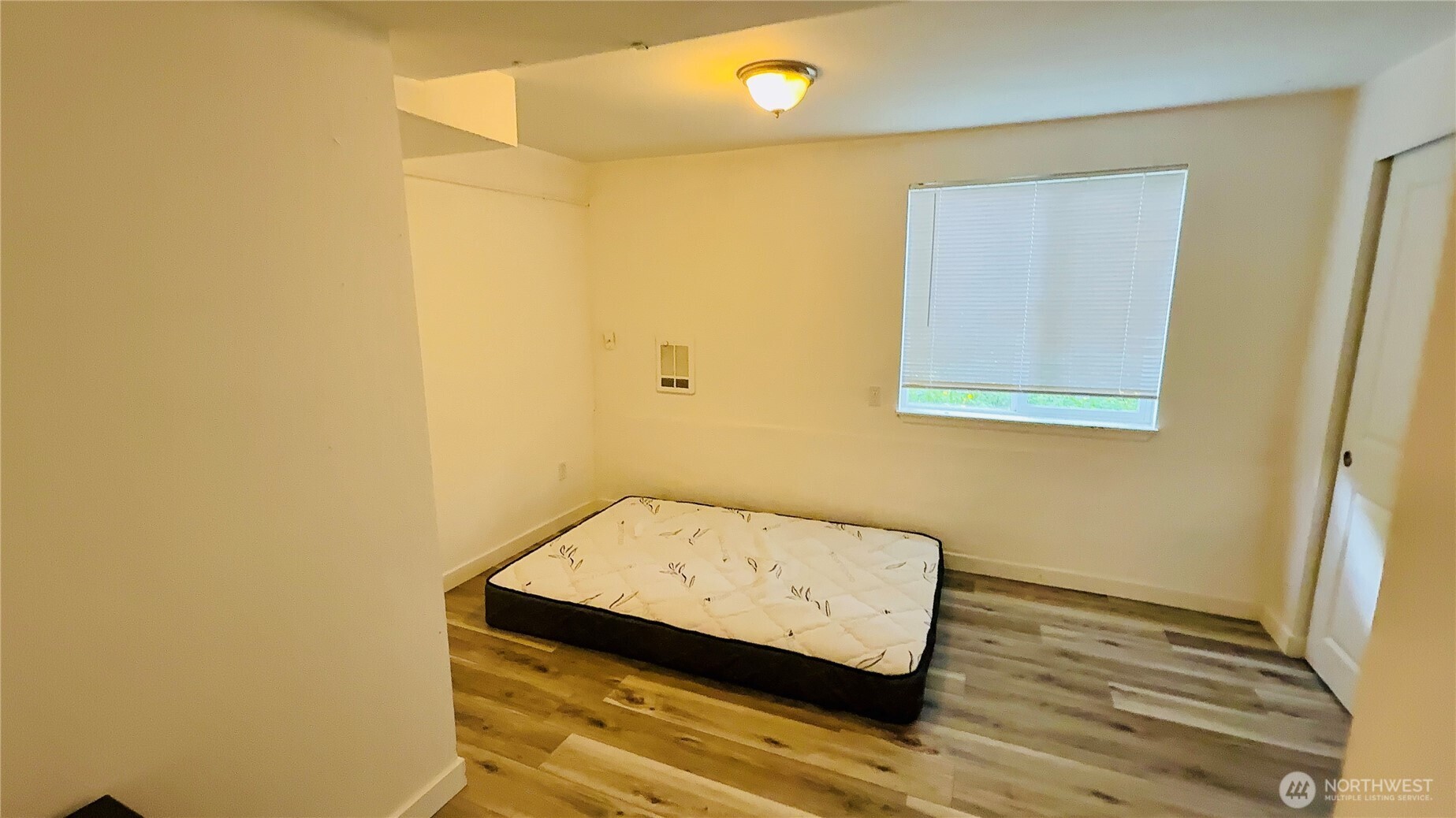 527 South Sullivan Street Seattle, WA 98108 - Photo 12 of 17