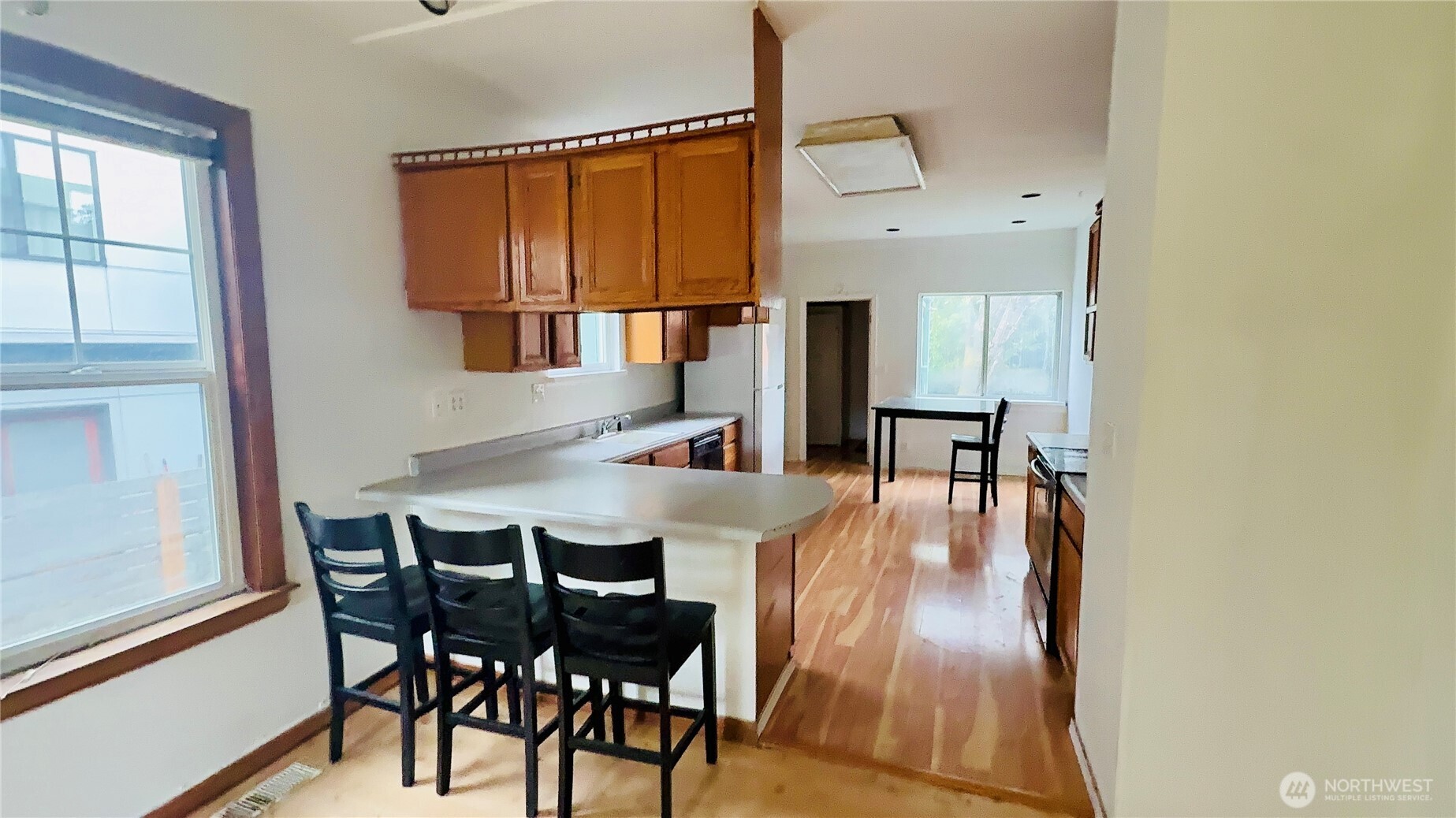 527 South Sullivan Street Seattle, WA 98108 - Photo 2 of 17