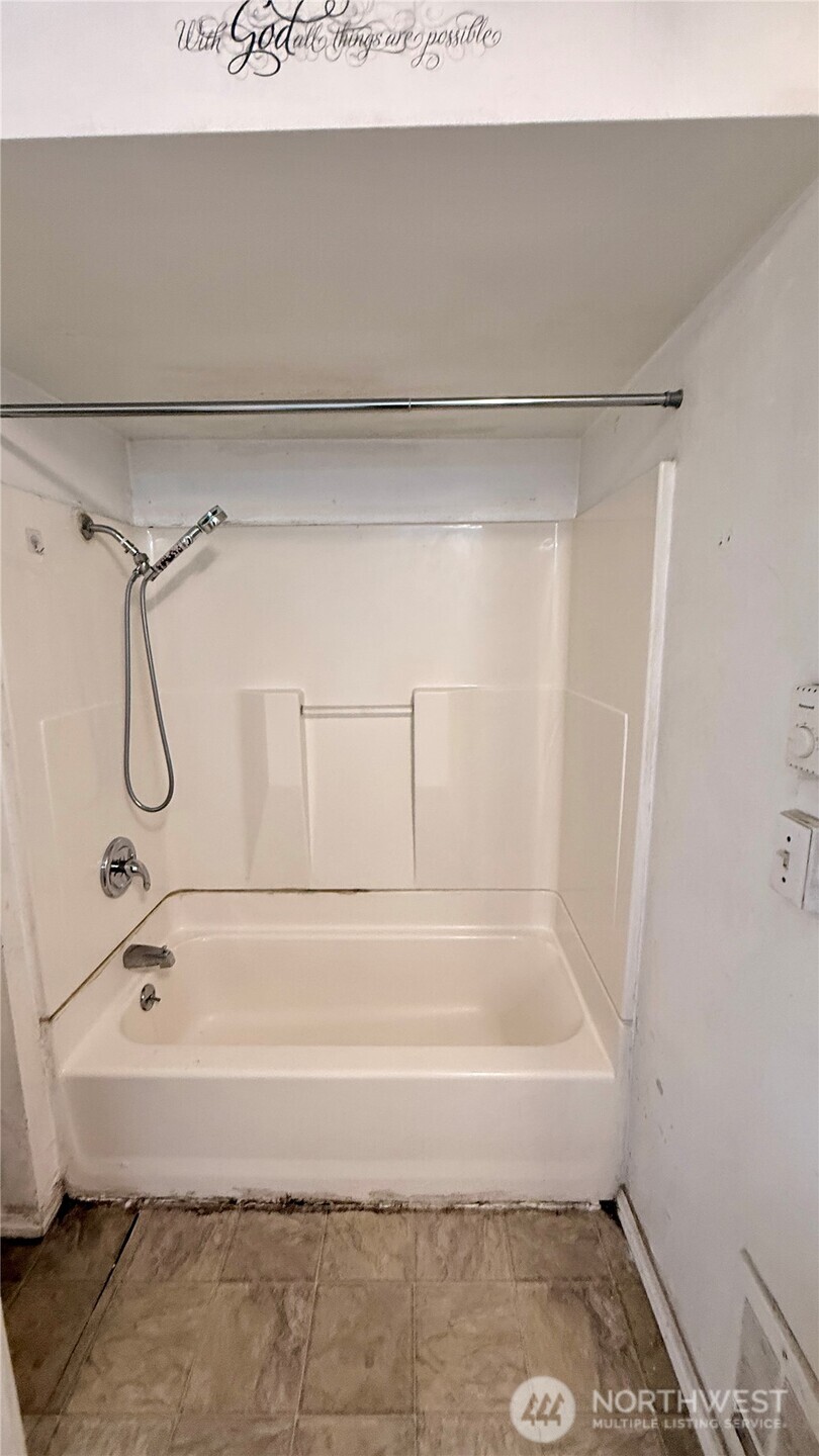 527 South Sullivan Street Seattle, WA 98108 - Photo 7 of 17