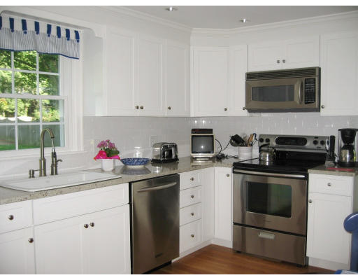 129 Burbank Road Longmeadow, MA 01106 - Photo 3 of 20